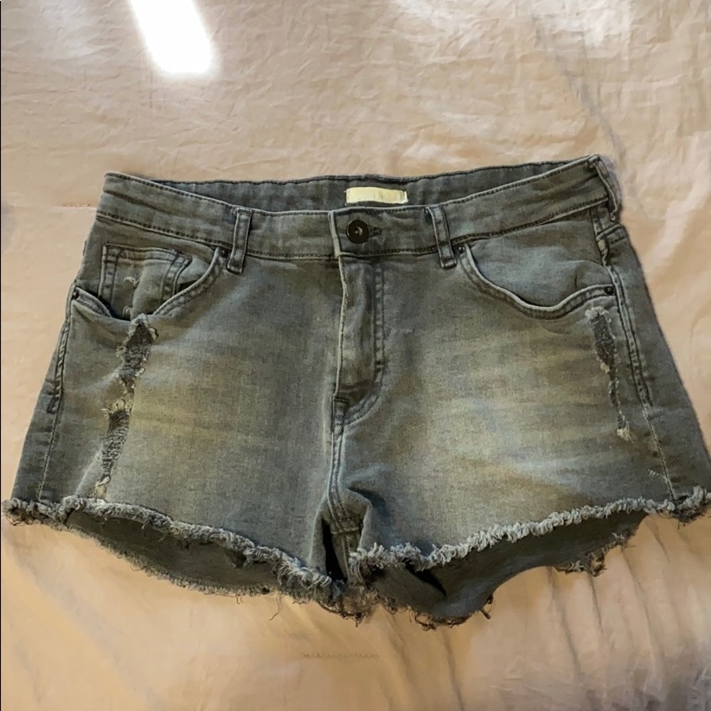 Grey jean shorts from H&M.